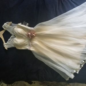 New wedding dress I HAD 2 THE SAME BUTDIFFER. SIZE